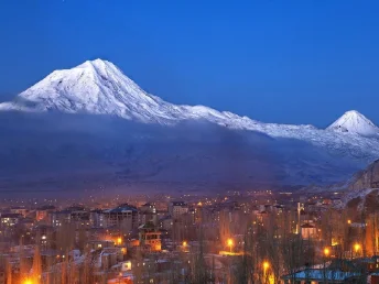 Арарат Большой и Малый из Догубаязита